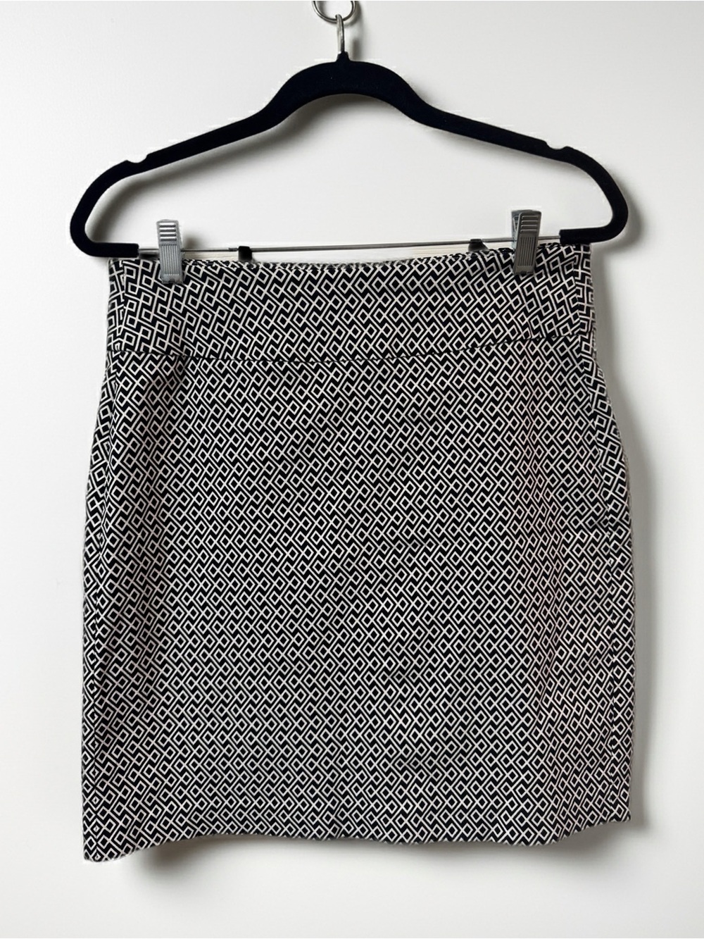 Lulu-B Black White Geometric Stretch Pull-On Skirt
